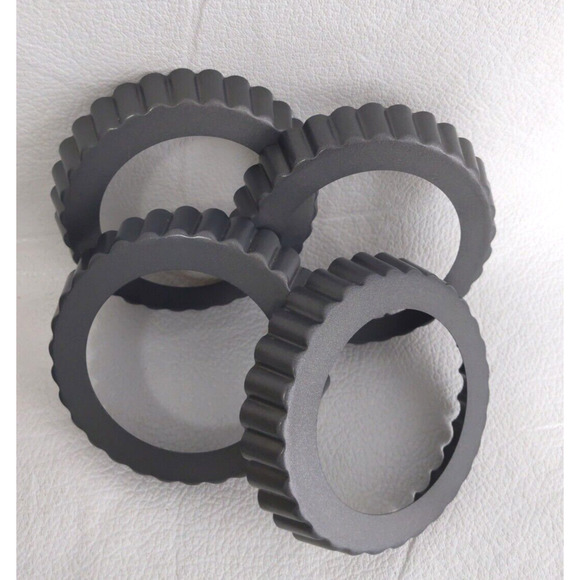 Set Of 4 Wilton Tart Quiche Pans 4" x 3/4" Fluted Edges Round Metal Bakeware0 - Picture 2 of 6